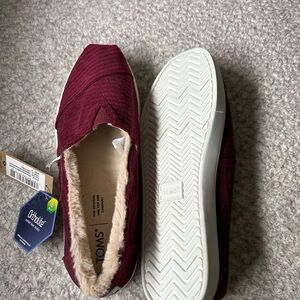 NWT Alpargata Cupsole size 9 color Burgundy with faux fur